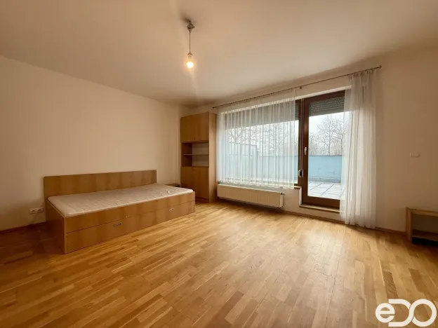 Pronájem bytu 1+kk, Praha, Tibetská, 34 m2