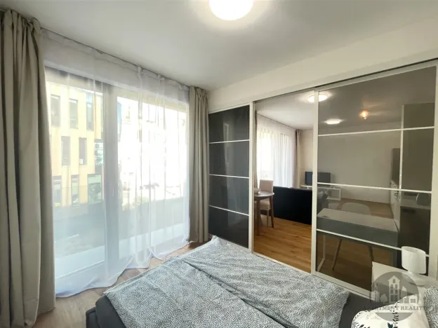 Pronájem bytu 2+kk, Praha - Košíře, Starokošířská, 40 m2