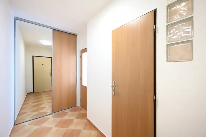 Pronájem bytu 2+kk, Praha - Bohnice, Zelenohorská, 42 m2