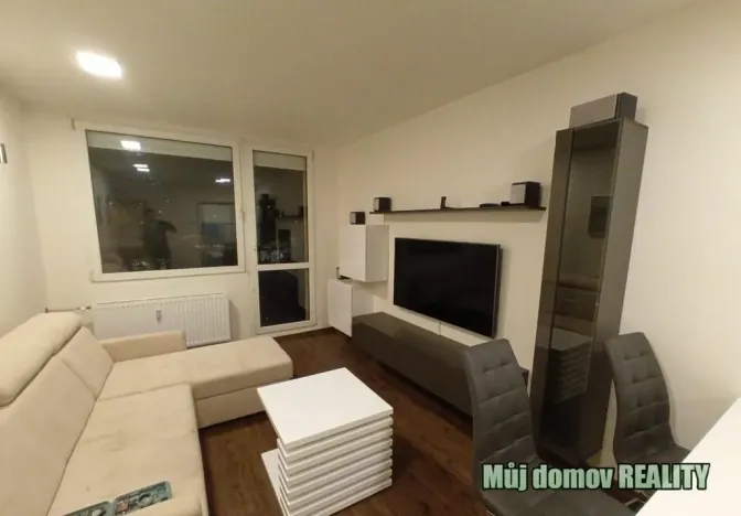 Pronájem bytu 2+kk, Praha - Kobylisy, Frýdlantská, 43 m2