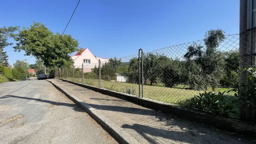 Prodej pozemku pro bydlení, Týnec nad Sázavou - Podělusy, 813 m2