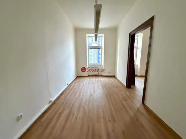 Pronájem kanceláře, Pardubice - Zelené Předměstí, třída Míru, 182 m2