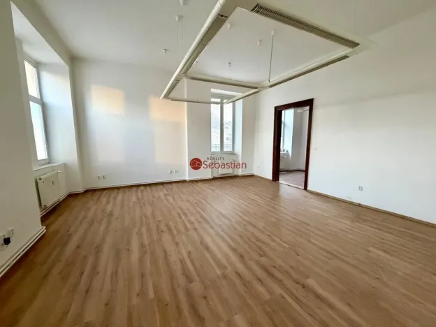 Pronájem kanceláře, Pardubice - Zelené Předměstí, třída Míru, 182 m2