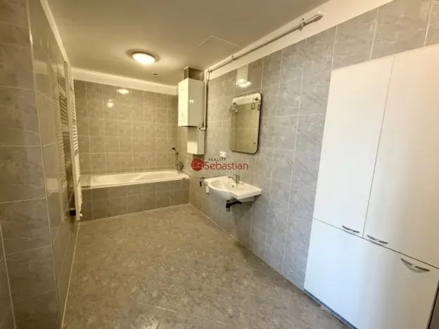 Pronájem kanceláře, Pardubice - Zelené Předměstí, třída Míru, 71 m2