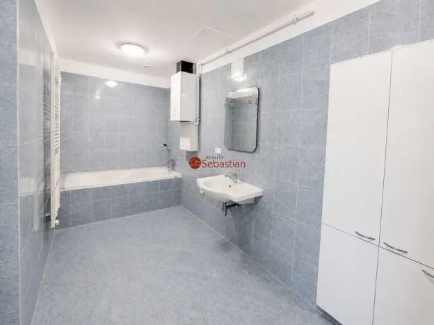 Pronájem kanceláře, Pardubice - Zelené Předměstí, třída Míru, 71 m2