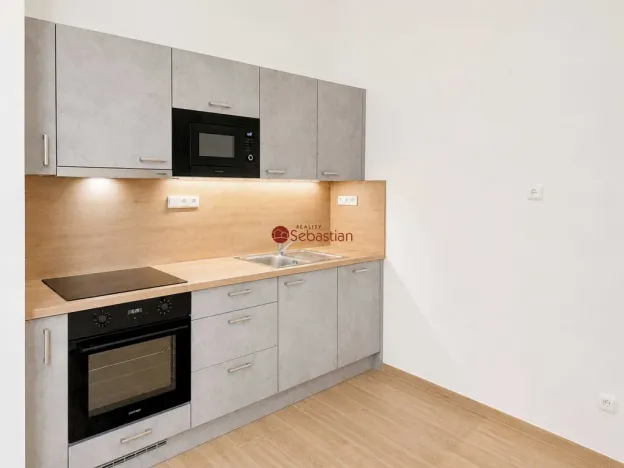 Pronájem bytu 3+kk, Pardubice - Zelené Předměstí, třída Míru, 71 m2