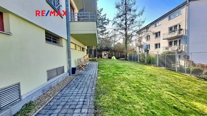Pronájem bytu 1+kk, Praha - Podolí, Na hřebenech I, 34 m2