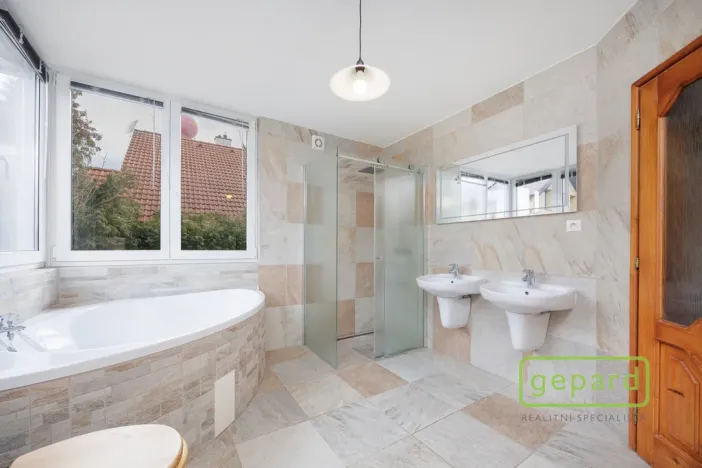 Prodej rodinného domu, Řitka, U vodojemu, 350 m2