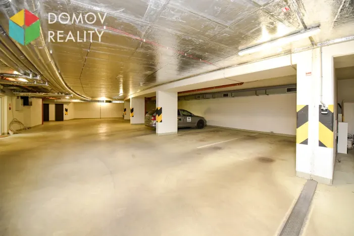 Pronájem garážového stání, Beroun, Nepilova, 12 m2