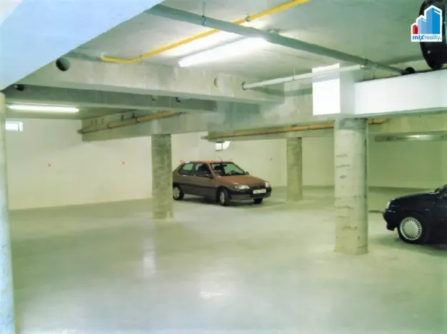 Pronájem garážového stání, Plzeň - Východní Předměstí, Radyňská, 10 m2