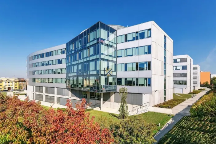 Pronájem kanceláře, Praha - Nusle, Na hřebenech II, 1577 m2