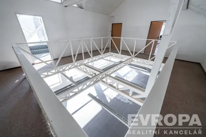 Prodej komerční nemovitosti, Vrchlabí, Pražská, 1800 m2