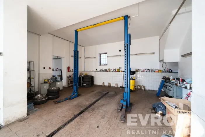 Prodej komerční nemovitosti, Vrchlabí, Pražská, 1800 m2