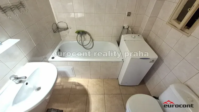 Pronájem bytu 1+kk, Praha - Vršovice, Novgorodská, 30 m2