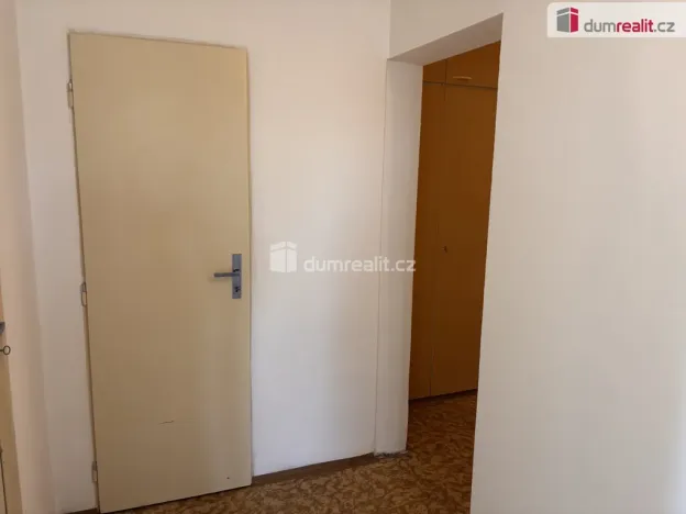 Pronájem bytu 1+kk, Praha - Černý Most, Dygrýnova, 17 m2
