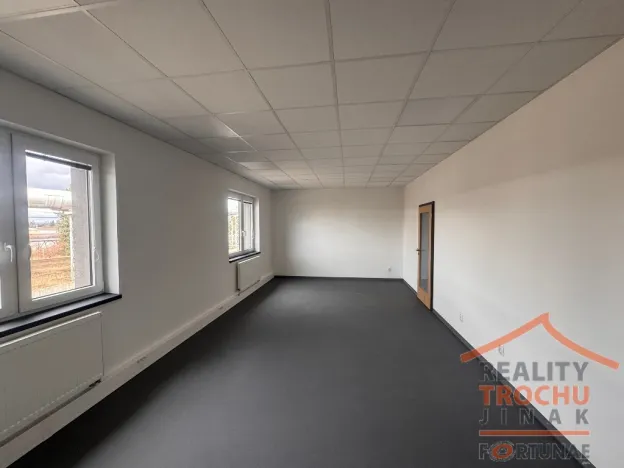 Pronájem výrobních prostor, Hradec Králové, U Fotochemy, 220 m2