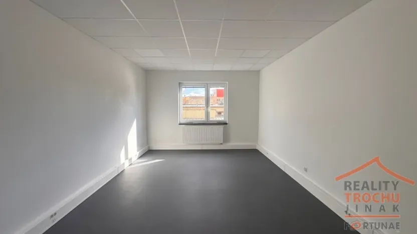 Pronájem výrobních prostor, Hradec Králové, U Fotochemy, 220 m2