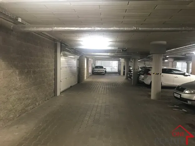 Pronájem garážového stání, Zlín, Dřevnická, 15 m2