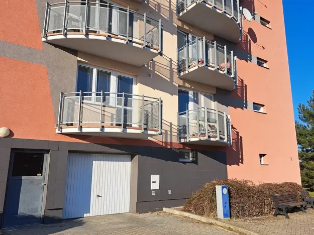 Pronájem garážového stání, Zlín, Podlesí V, 17 m2