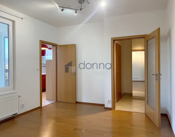 Pronájem bytu 1+kk, Praha, Nademlejnská, 35 m2