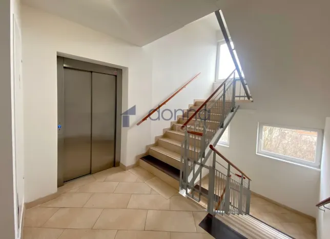 Pronájem bytu 1+kk, Praha, Nademlejnská, 35 m2