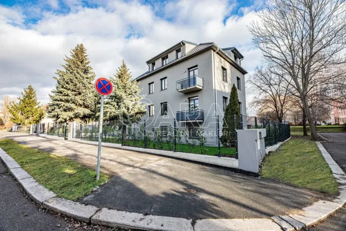 Pronájem bytu 1+kk, Praha, Květnická, 38 m2