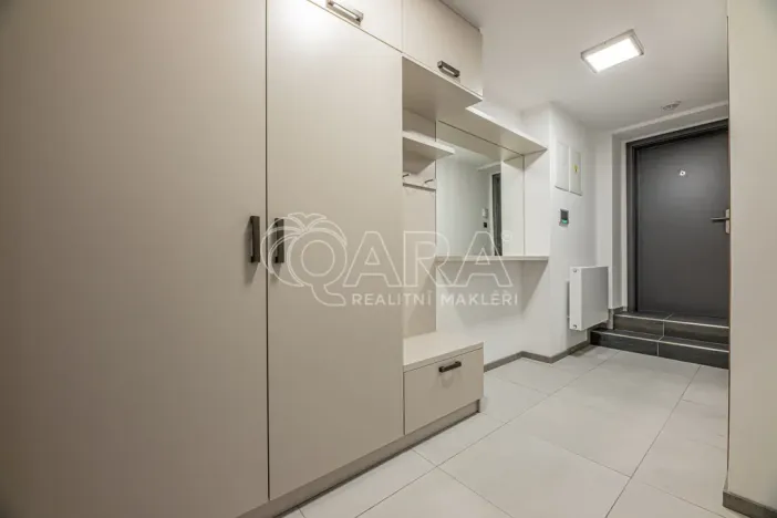 Pronájem bytu 1+kk, Praha, Květnická, 38 m2