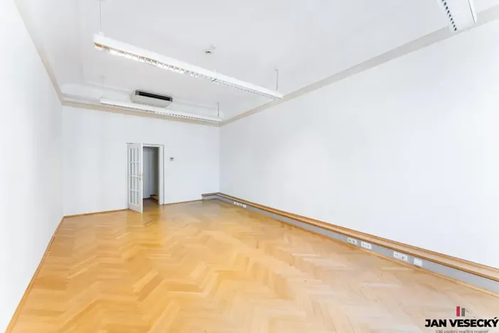 Pronájem kanceláře, Praha - Hradčany, Loretánské náměstí, 36 m2