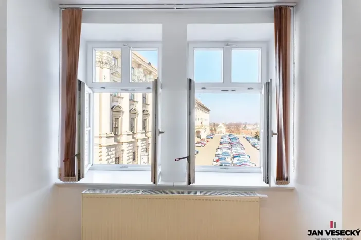 Pronájem kanceláře, Praha - Hradčany, Loretánské náměstí, 36 m2