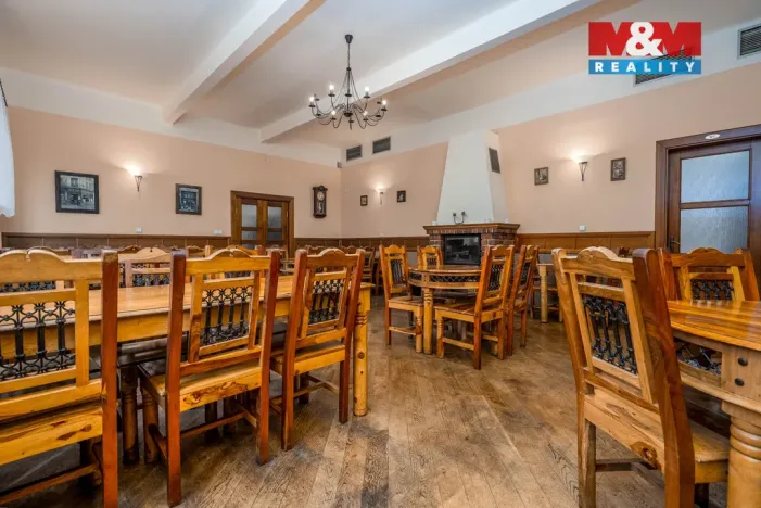 Pronájem restaurace, Praha, Rožnovská, 328 m2