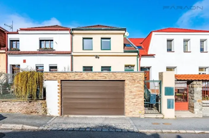Prodej rodinného domu, Praha - Kobylisy, Sedlecká, 200 m2