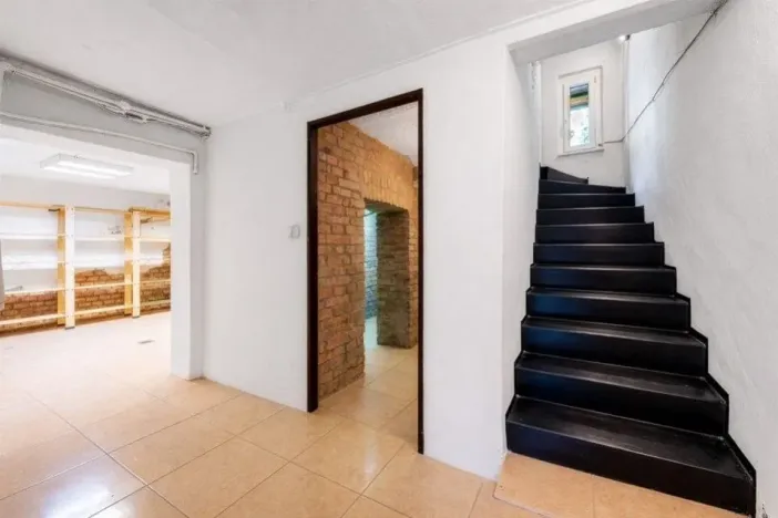Prodej rodinného domu, Praha - Kobylisy, Sedlecká, 200 m2