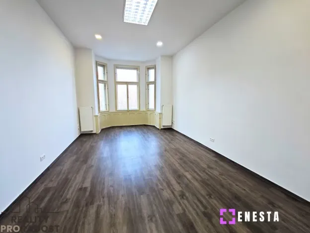 Pronájem bytu 3+1, Praha - Nusle, náměstí Generála Kutlvašra, 100 m2