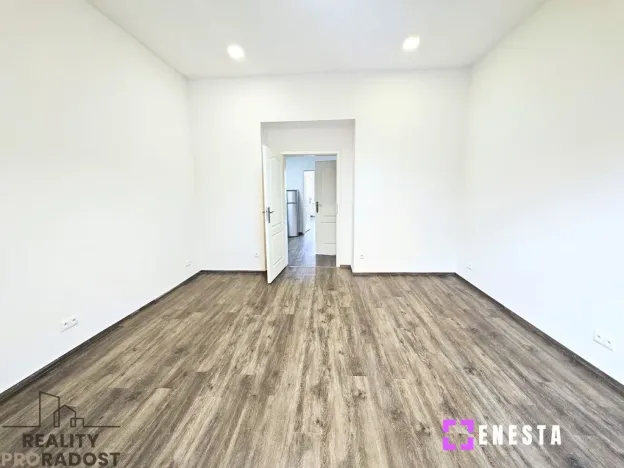 Pronájem bytu 3+1, Praha - Nusle, náměstí Generála Kutlvašra, 100 m2