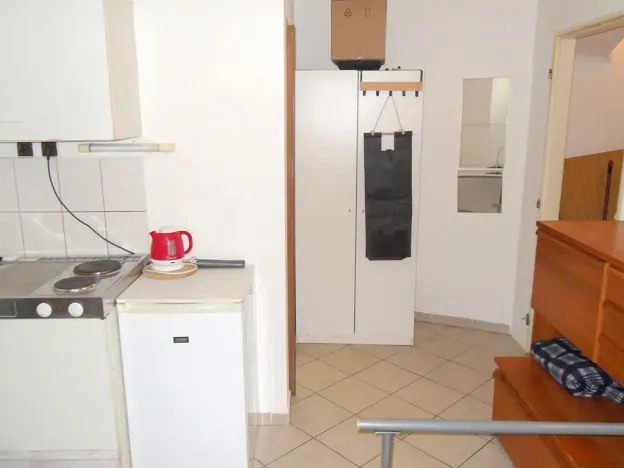 Pronájem komerční nemovitosti, Praha - Vinohrady, Lužická, 18 m2