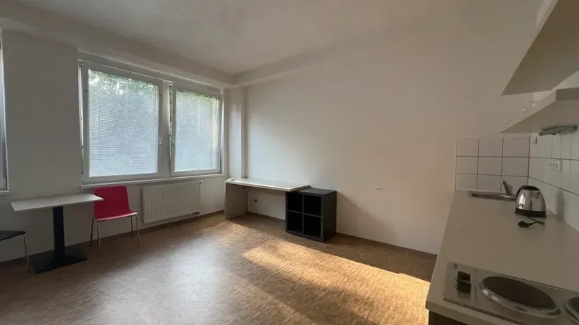 Pronájem bytu 1+kk, Praha - Smíchov, Křížová, 35 m2