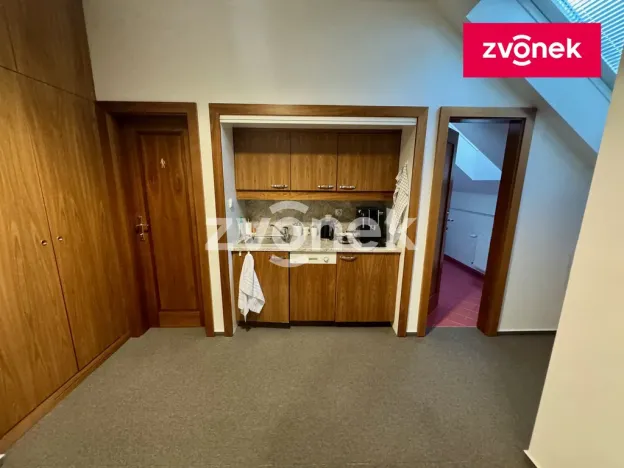 Pronájem kanceláře, Zlín, Vršava I, 460 m2