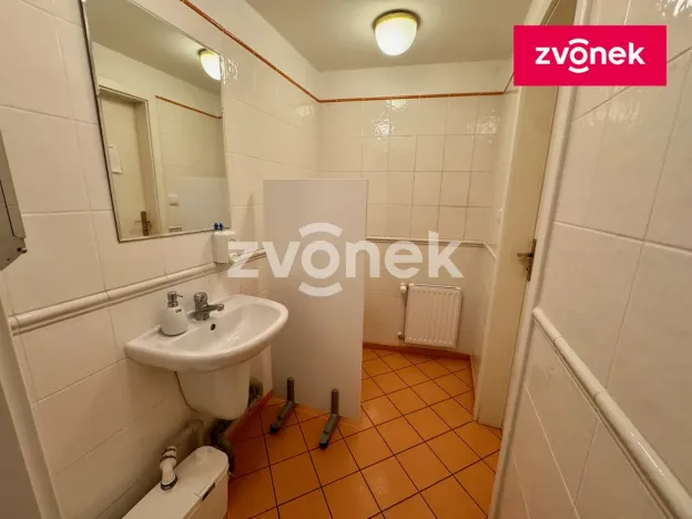 Pronájem kanceláře, Zlín, Vršava I, 460 m2