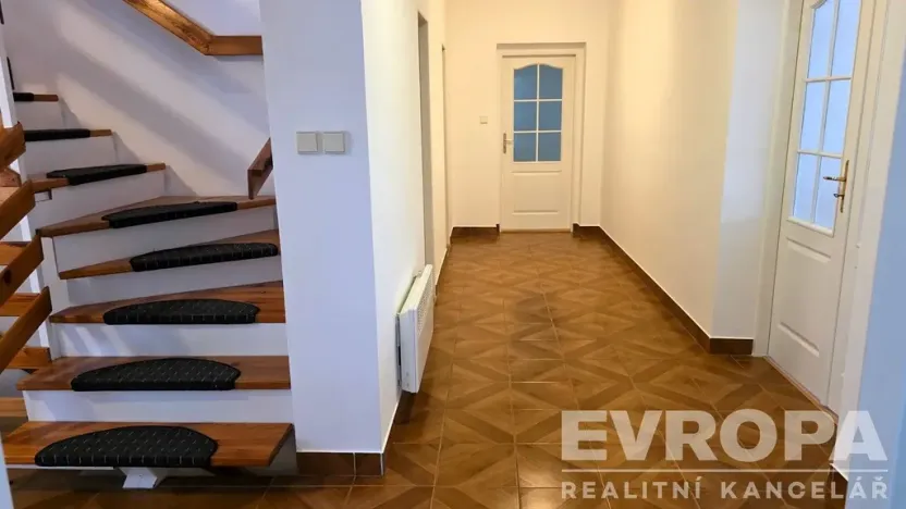 Pronájem rodinného domu, Praha - Nebušice, V březinkách, 365 m2