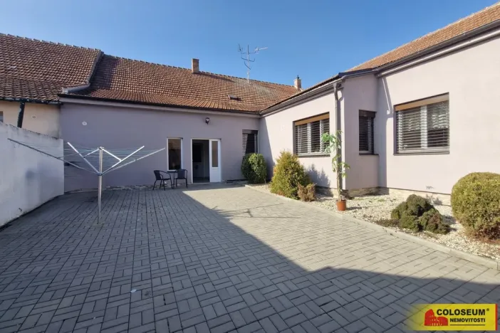 Prodej rodinného domu, Velké Bílovice, 365 m2