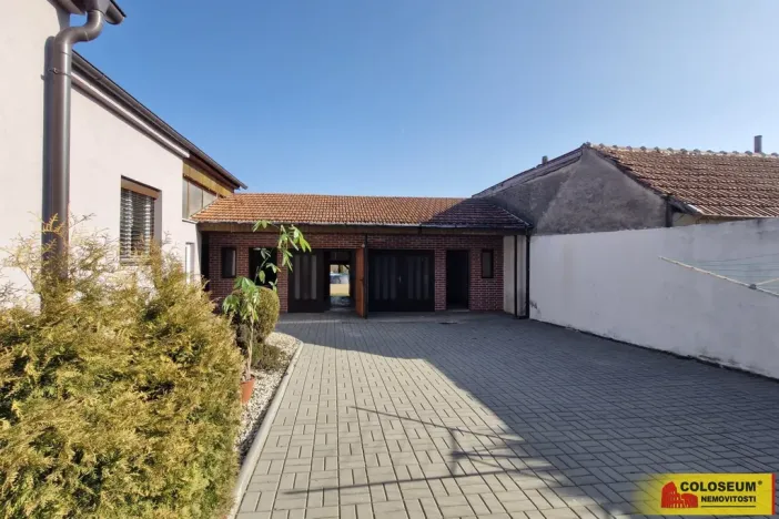 Prodej rodinného domu, Velké Bílovice, 365 m2