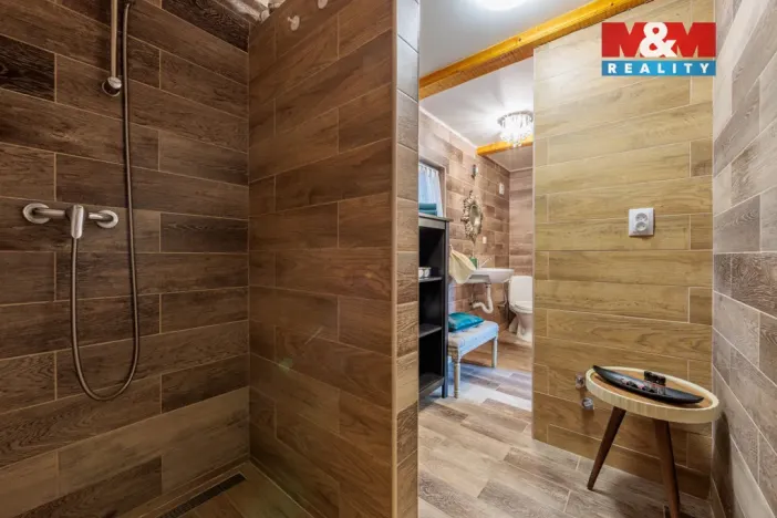 Prodej rodinného domu, Libá, 228 m2