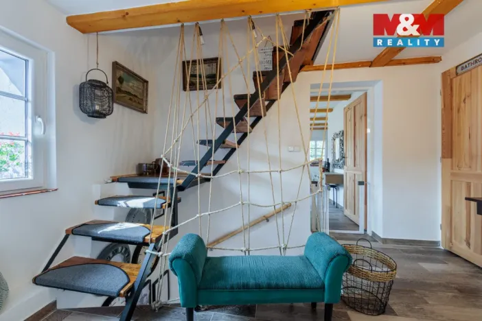 Prodej rodinného domu, Libá, 228 m2