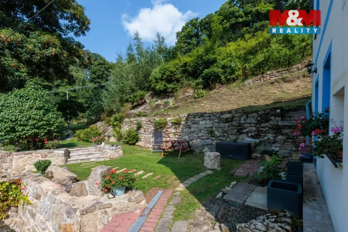 Prodej rodinného domu, Libá, 228 m2