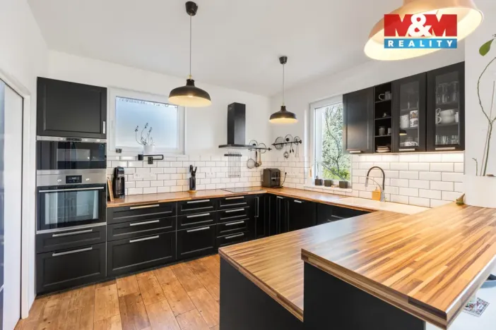 Pronájem rodinného domu, Bavoryně - U Vodojemu, 210 m2