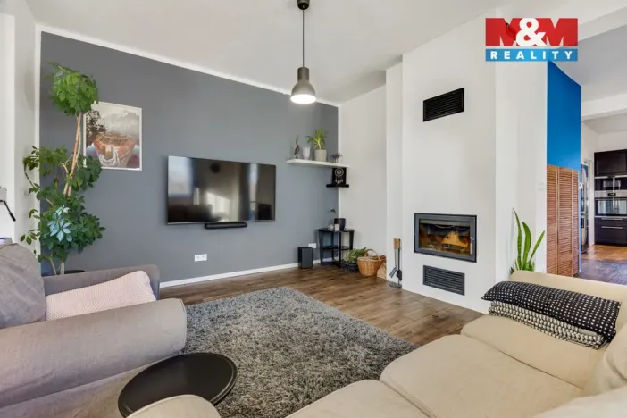 Pronájem rodinného domu, Bavoryně - U Vodojemu, 210 m2