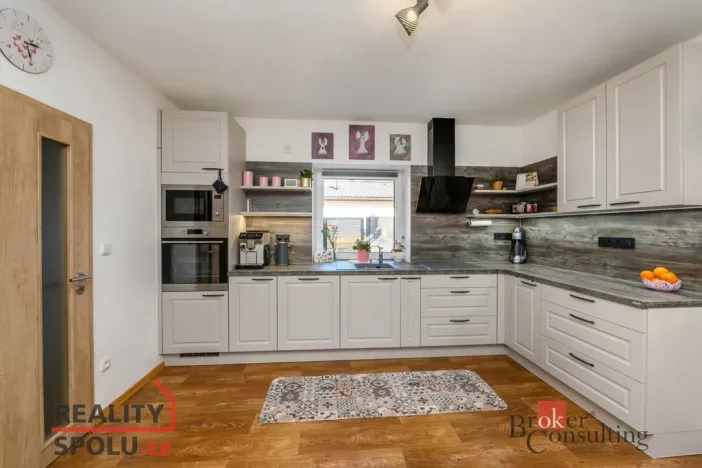 Prodej rodinného domu, Koloveč, nám. Svobody, 160 m2