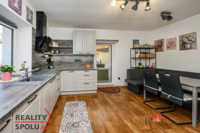 Prodej rodinného domu, Koloveč, nám. Svobody, 160 m2