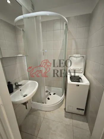 Pronájem bytu 1+kk, Praha - Podolí, Kaplická, 33 m2