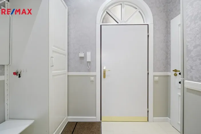 Prodej bytu 2+kk, Karlovy Vary, Krále Jiřího, 49 m2